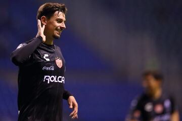 El Necaxa no cree en nadie y sigue en las primeras posiciones de la tabla, a pesar de las importantes bajas que tuvieron. Hay que destacar el trabajo del estratega que ha sabido llevar a jóvenes tanto sudamericanos como mexicanos en la cancha y parece que se conocen desde hace años. El Necaxa aprovechó a un Puebla endeble y los goleó 4-1, con la derrota el ‘Ojitos’ Meza fue despedido.