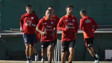 Futbol, Entrenamiento seleccion chilena.
Entrenamiento de la seleccion chilena previo al partido contra Ecuador, en el Complejo Deportivo Juan Pinto Duran.
Santiago, Chile.
22/03/2025
Dragomir Yankovic/Photosport
Football, Trainning session team Chile.
Training of the Chilean team prior to the match against Ecuador held at the Complejo Deportivo Juan Pinto Duran.
Santiago, Chile.
22/03/2025
Dragomir Yankovic/Photosport