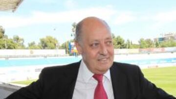 <b>DIRIGENTE. </b>Joan Soteras posa en la grada de la Nova Creu Alta.