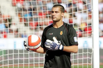 El guardameta balear se formó en las categorías inferiores del Mallorca. Debutó con el filial la temporada 2001-02 alternando con el primer equipo en las siguientes dos temporadas. A partir de la 2004-05 el de Binisalem formó parte del Mallorca hasta su salida en 2009. Defendió la portería bermellona un total de 105 ocasiones. 