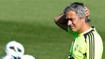 El entrenador del Real Madrid, Jose Mourinho, pidió hoy a los equipos ingleses que "demuestren" si están verdaderamente interesados en contratar sus servicios".