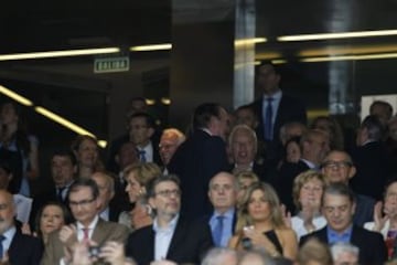 Gran ambiente en el palco del Bernabéu. Ignacio González, Fernando Fernández Tapias y José Manuel García-Margallo.