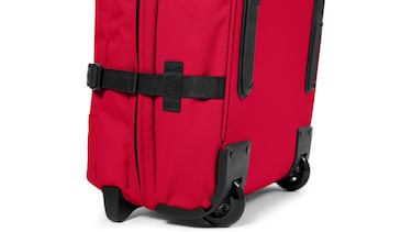 Esta maleta con ruedas y de cabina de Eastpak está de oferta y disponible en 17 colores