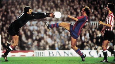 The world’s goalkeepers wear black for Iribar