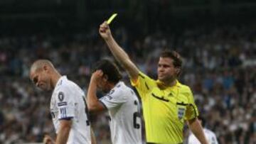 El alem&aacute;n Brych, durante un Madrid-Tottenham.