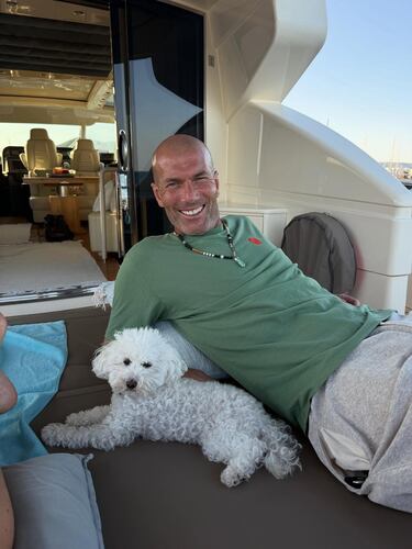 Vinicius Jr hits the beach with friends: the rich and famous on vacation