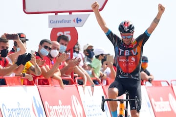 El ciclista italiano celebra su victoria en la novena etapa de La Vuelta.