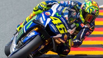 Rossi, negociando curvas en la calificación de Sachsenring.