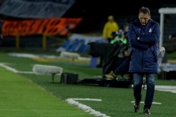 El inicio del DT fueron tres partidos perdidos seguidos, dos en Copa y otro en Liga Águila. Hasta el 12 de febrero logró su primera victoria ante Atlético Bucaramanga, fue un 3-0 en Bogotá.