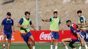 Azpilicueta pendiente de la cantera en Los Ángeles de San Rafael.