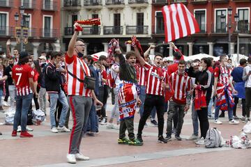 Los jugadores del Atleti celebran LaLiga con la afici車n en Valladolid