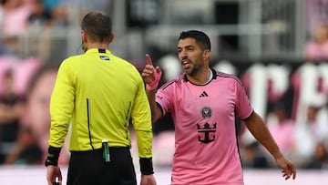 FORT LAUDERDALE, FLORIDA - MARCH 10: Luis Suarez #9 of Inter Miami argues with a referee during the second half against CF Montr�al at DRV PNK Stadium on March 10, 2024 in Fort Lauderdale, Florida.   Megan Briggs/Getty Images/AFP (Photo by Megan Briggs / GETTY IMAGES NORTH AMERICA / Getty Images via AFP)