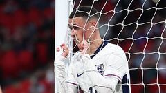 England's midfielder #10 Phil Foden reacts after a missed chance by England's midfielder #07 Cole Palmer during the International friendly football match between England and Iceland at Wembley Stadium in London on June 7, 2024. (Photo by HENRY NICHOLLS / AFP) / NOT FOR MARKETING OR ADVERTISING USE / RESTRICTED TO EDITORIAL USE