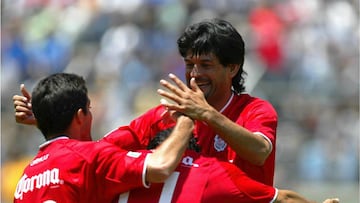 FUTBOL MEXICANO CLAUSURA 2003
MEXSPORT DIGITAL IMAGE
27 April 2003: Action photo of Jose Cardozo (PAR) of Toluca,celewbrating the goal against Pachuca,during week 16 game,Toluca won 1-0./Foto en accion de Jose Cardozo (PAR)del Toluca,celebrando el gol ante Pachuca,durante juego de la semana 16,Toluca gano 1-0. MEXSPORT/OMAR MARTINEZ
