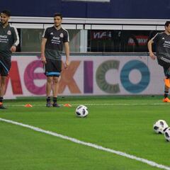 Entrenamiento de la Selección Mexicana en el AT&T Stadium