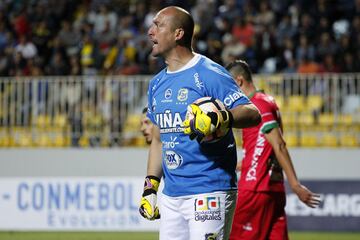 Es uno de los fijos en el cuadro de Everton. Fue criticado por el gol que recibió ante Colo Colo, pero a nivel general vivió una buena campaña.