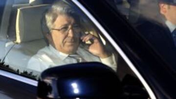 AYER. Enrique Cerezo llegando por la tarde al Calderón para la reunión del Consejo.