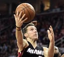 Goran Dragic (33) mantiene las esperanzas de Playoffs en Miami