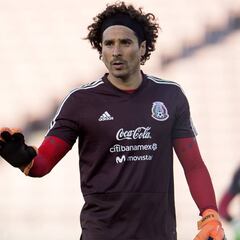 Ochoa dedica entrenamiento y partido a aficionados