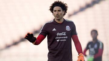 Ochoa dedica entrenamiento y partido a aficionados