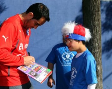 La Roja compartió con niños