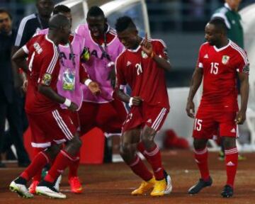 Jugadores del Congo celebran bailando su victoria contra Gabón en la Copa Africana de Naciones