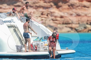 Messi, Luis Suárez y Cesc en sus vacaciones familiares en Ibiza.
