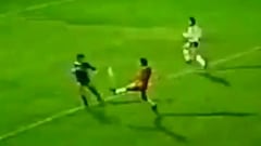 Los dos casi golazos olvidados de Maradona ante Colo Colo