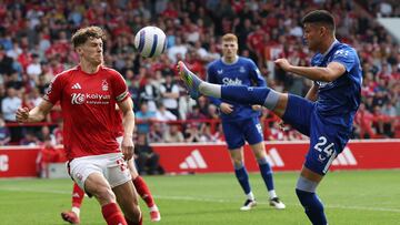 Nottingham Forest's English midfielder #22 Ryan Yates (L) vies with Everton's Argentinian midfielder #24 Charly Alcaraz (R) during the English Premier League football match between Nottingham Forest and Everton at The City Ground in Nottingham, central England, on April 12, 2025. (Photo by Darren Staples / AFP) / RESTRICTED TO EDITORIAL USE. No use with unauthorized audio, video, data, fixture lists, club/league logos or 'live' services. Online in-match use limited to 120 images. An additional 40 images may be used in extra time. No video emulation. Social media in-match use limited to 120 images. An additional 40 images may be used in extra time. No use in betting publications, games or single club/league/player publications. /