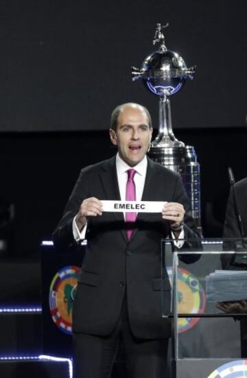 Conmebol General Secretary Sergio Jadue from Chile, holds up a ballot with Ecuador's Emelec for Group 4, during the Copa Libertadores' draw ceremony in Luque, Paraguay, Tuesday, Dic. 2, 2014.(AP Photo/Jorge Saenz)