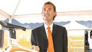 <b>TECNOLOGÍA. </b>Iban Mayo, con su bici, toda una obra de ingeniería.