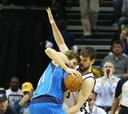 Marc Gasol evita a San Antonio tras vencer a los Mavericks
