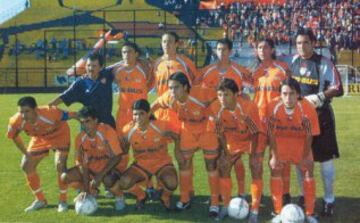 El 'Huaso' Fuentes era inamovible en la defensa de Cobreloa. Junto a Adán Vergara (al lado de Fuentes, fila superior), contribuyeron al bicampeonato del 2003.