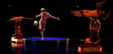El Circo del Sol se rinde a la magia de Messi