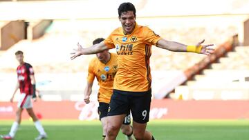 Con gol de Raúl Jiménez, Wolves derrotó al Bournemouth