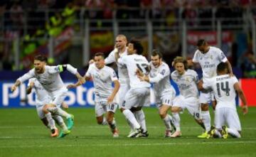 Los jugadores del Real Madrid celebran la victoria.