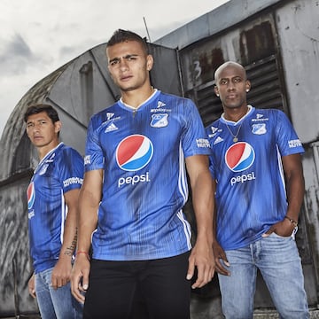 Roberto Ovelar, John Duque y Felipe Banguero hicieron parte de la sesión de fotos oficiales para la presentación de la nueva camiseta de Millonarios.