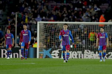 0-1. Lucas Pérez marca el primer gol. En la imagen, Clement Lenglet, Gavu y Jordi Alba.