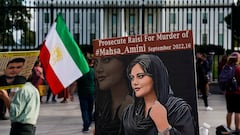 Iranian Americans rally outside the White House in support of anti-regime protests in Iran following the death of Mahsa Amini, in Washington, U.S., September 24, 2022. REUTERS/Elizabeth Frantz