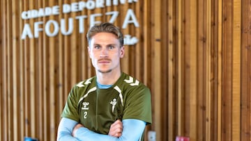 Carl Starfelt posa para AS en la Ciudad Deportiva Afouteza