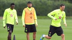 Costa, en el centro, durante el entrenamiento.