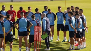 Sergio Pellicer en charla con el grupo.