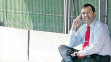 <b>BUEN TOQUE. </b>Luis César juguetea con un balón en un entrenamiento.