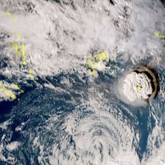 Where is Tonga and how big is the Hunga Tonga-Hunga Haʻapai volcano that has erupted?