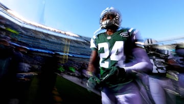 EAST RUTHERFORD, NJ - NOVEMBER 13: Darrelle Revis #24 of the New York Jets leaves the field after warm ups before the game against the Los Angeles Rams at MetLife Stadium on November 13, 2016 in East Rutherford, New Jersey. Al Bello/Getty Images/AFP
== FOR NEWSPAPERS, INTERNET, TELCOS & TELEVISION USE ONLY ==