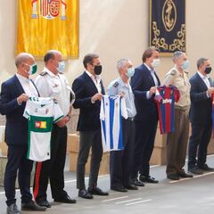 Los clubes de la Comunitat donan material deportivo a Somalia