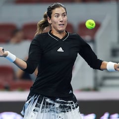 Muguruza prolonga su caída