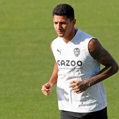 Marcos André sigue el margen