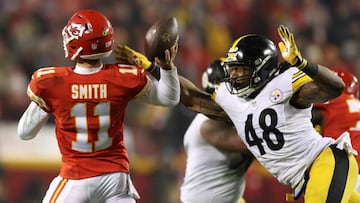 KANSAS CITY, MP - JANUARY 15: Outside linebacker Bud Dupree #48 of the Pittsburgh Steelers attempts turnover block the pass attempt of quarterback Alex Smith #11 of the Kansas City Chiefs during the second quarter in the AFC Divisional Playoff game at Arrowhead Stadium on January 15, 2017 in Kansas City, Missouri.   Matthew Stockman/Getty Images/AFP
 == FOR NEWSPAPERS, INTERNET, TELCOS &amp; TELEVISION USE ONLY ==