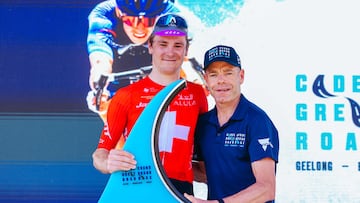 Schmid, con Cadel Evans en el podio.